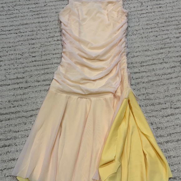 ✨ Light Pink Ballet Dresses with Yellow Lining – Set of Three ✨ - Picture 7 of 8